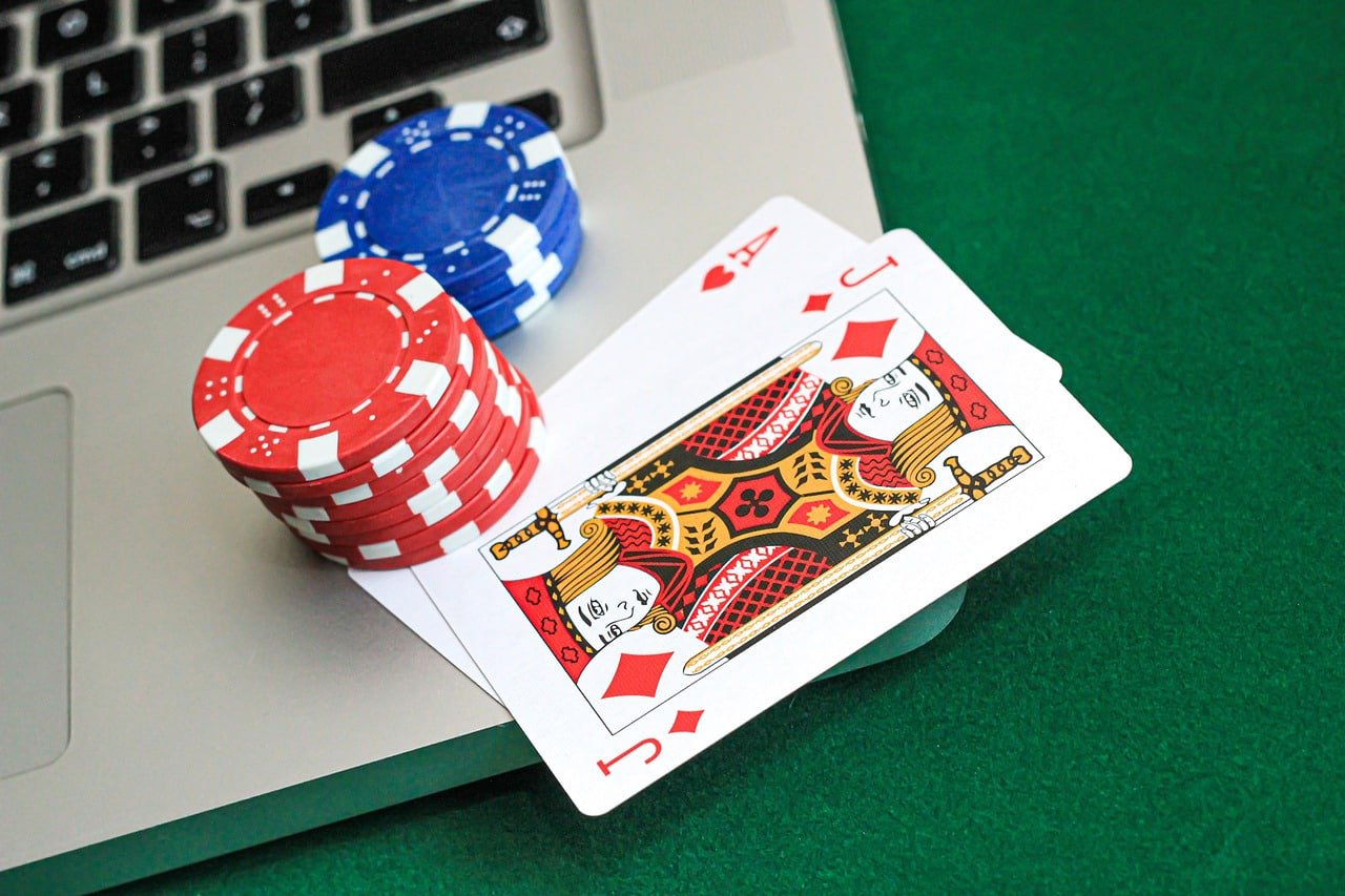 Ilustrasi komitmen responsible gaming di platform hiburan digital danaqq di Indonesia